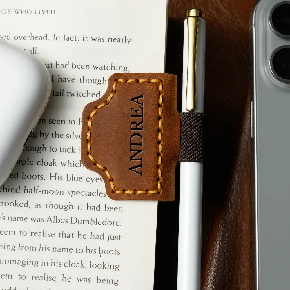 Bygone mark Leather Magnetic Bookmark, Pen Holder