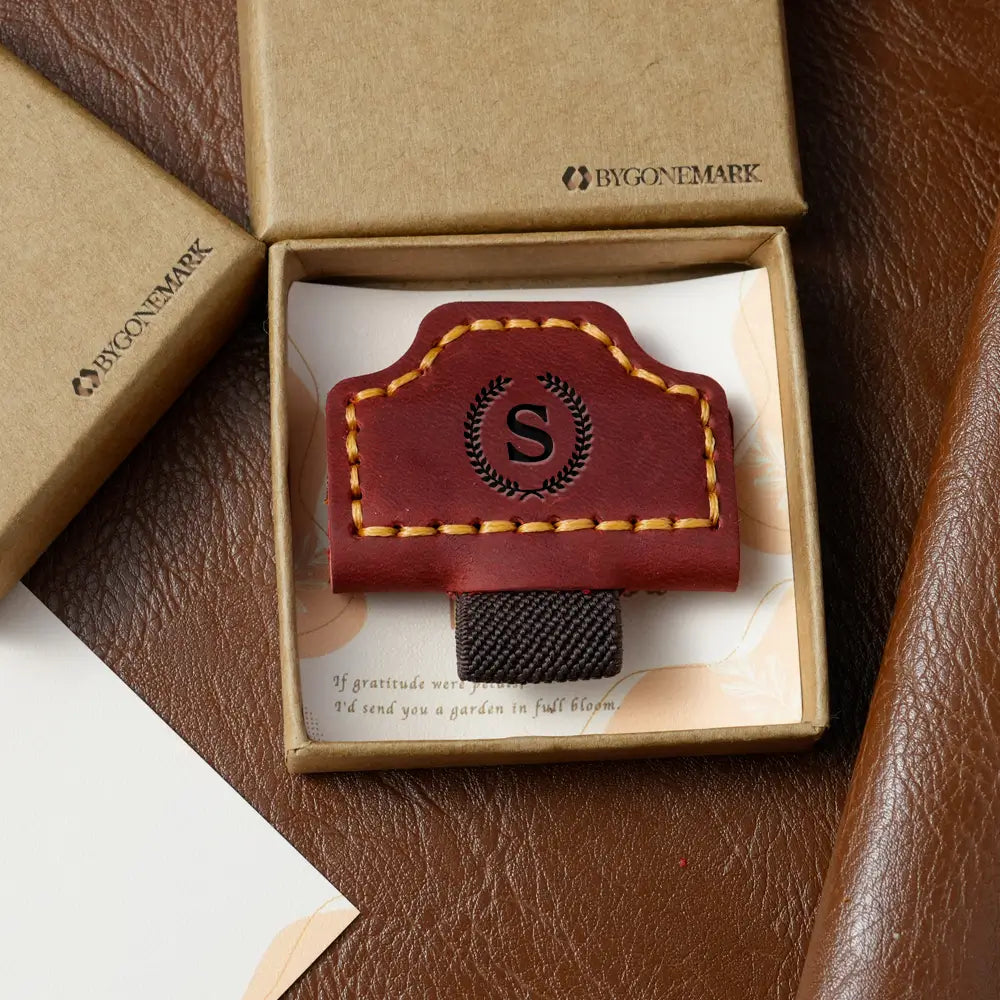 Bygone mark Leather Magnetic Bookmark, Pen Holder