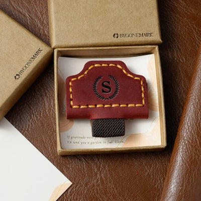 Bygone mark Leather Magnetic Bookmark, Pen Holder - Random