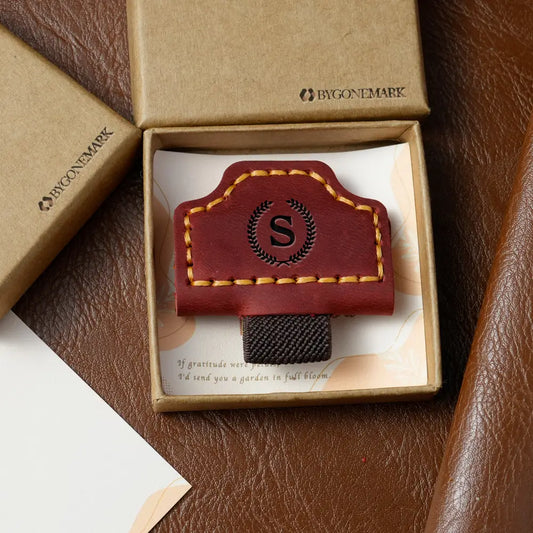 Bygone mark Leather Magnetic Bookmark, Pen Holder